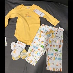 🆕 Gymboree 0-3months Alphabet Outfit Set